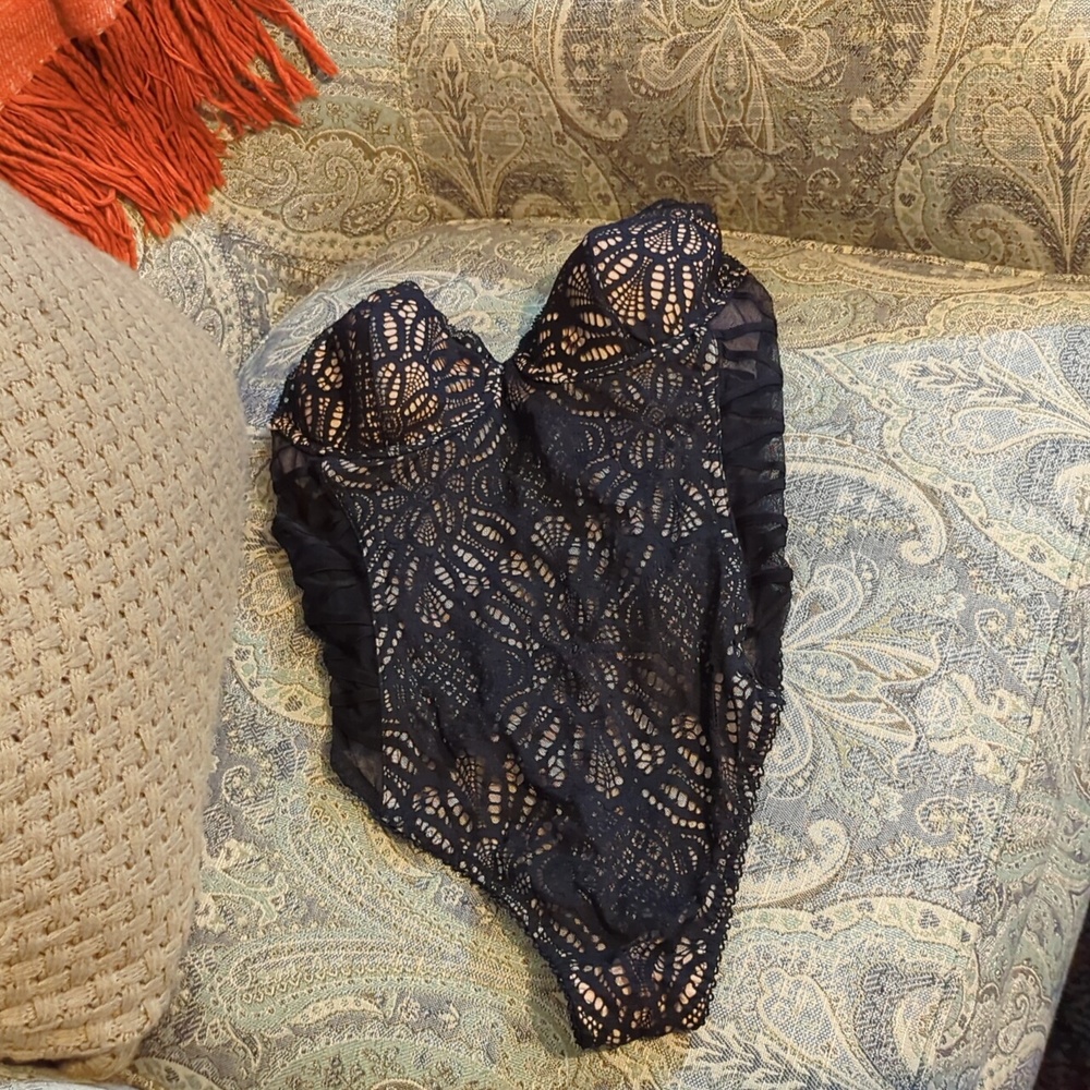 32B Victoria's secret lace body suit